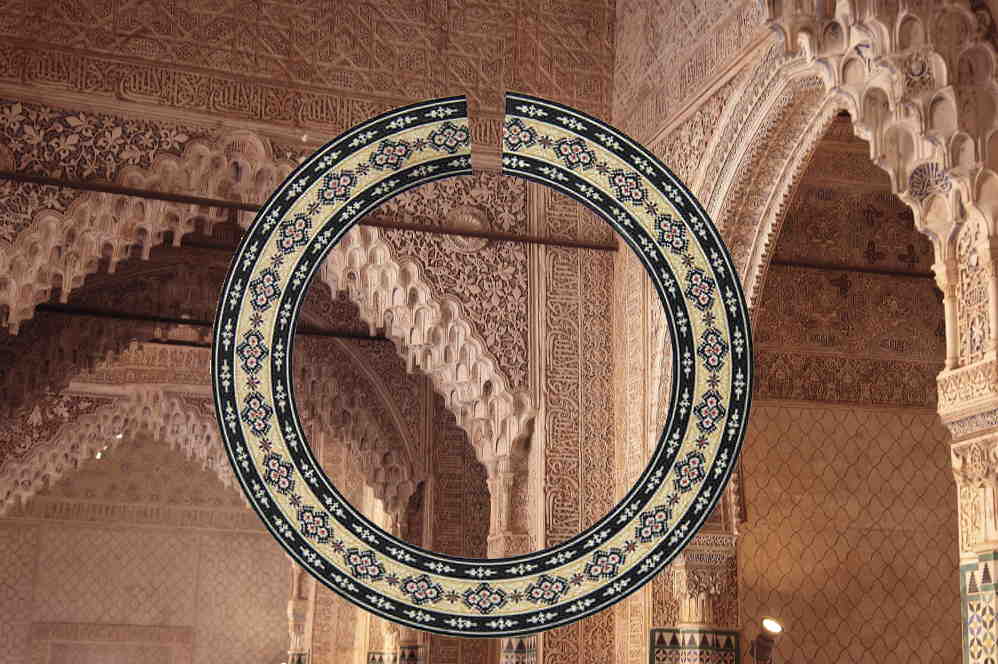 Gitarrenrosette vor dem Hintergrund maurischer Ornamente der Alhambra