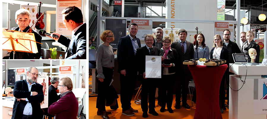 Collage aus 3 Fotos von der Messe: mit Paresi, Shamugia, Bögelein und einem großen Foto aller Standteilnehmer zusammen mit Elcoda, Bögelein hält die Auszeichnung in den Händen